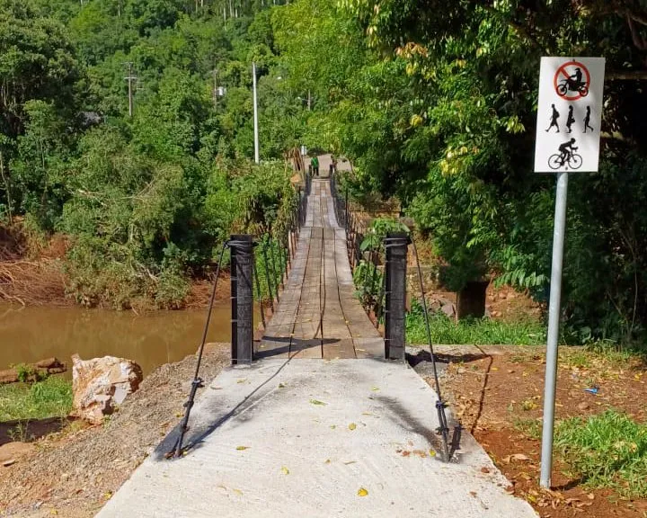 Ponte pnsil sobre o arroio Marat est liberada